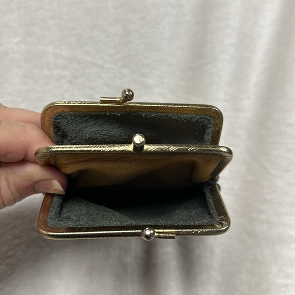VINTAGE BLACK LEATHER CIGARETTE / COIN CASE, GOLD METAL CLOSURE - Picture 2 of 7